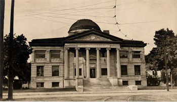  Exterior of Oshkosh Public Library, circa 1902.